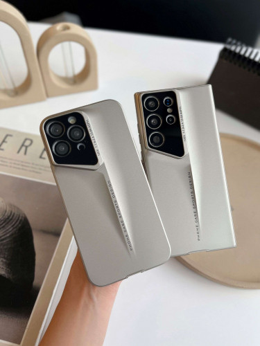 Porsche Design frame Samsung S25 Ultra phone