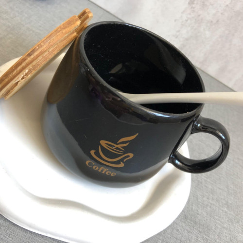 Black mug with wooden lid and spoon