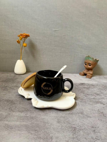 ماگ ساده مشکی درب چوبی طرح طلا