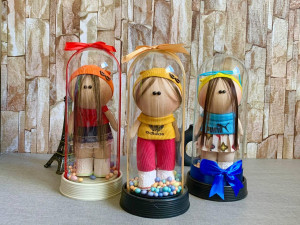 هدیه ولنتاین عروسک دخترانه روسی در باکس شیشه‌ای