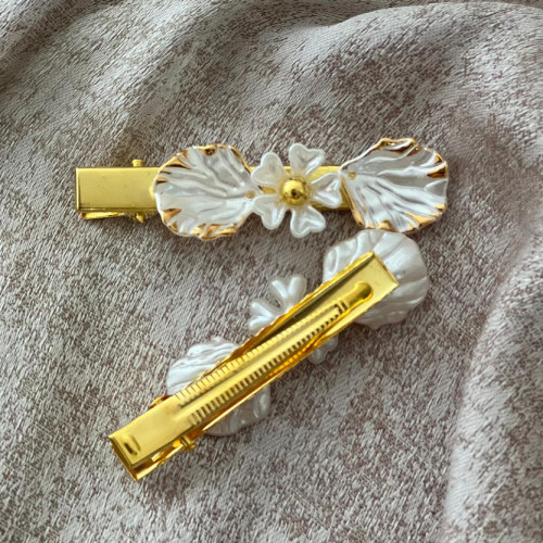Elegant White Shell Flower Hair Clip with Gold Detailing